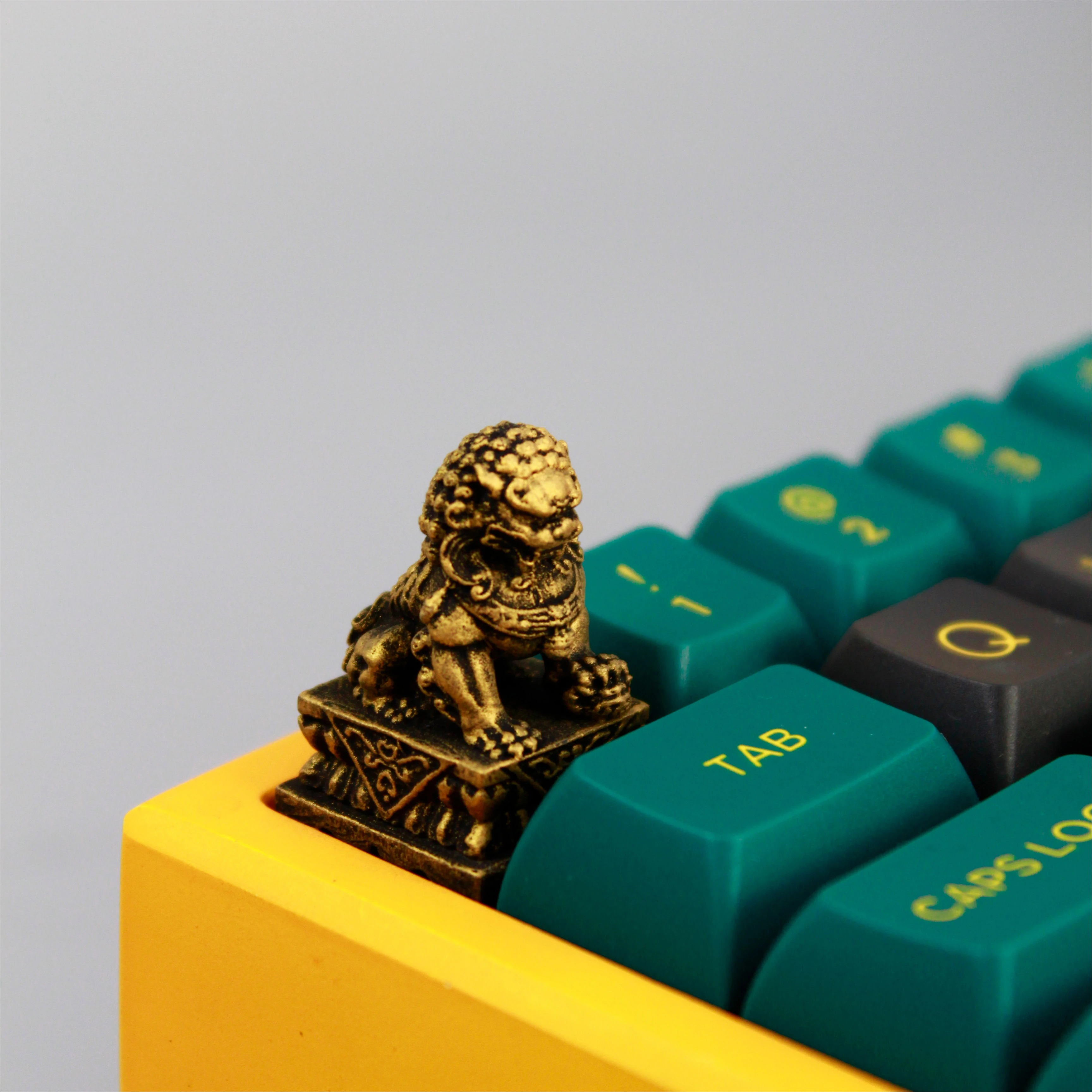 

Personalized keycap golden lion statue town house lucky creative resin keycap keyboard girlfriend gift