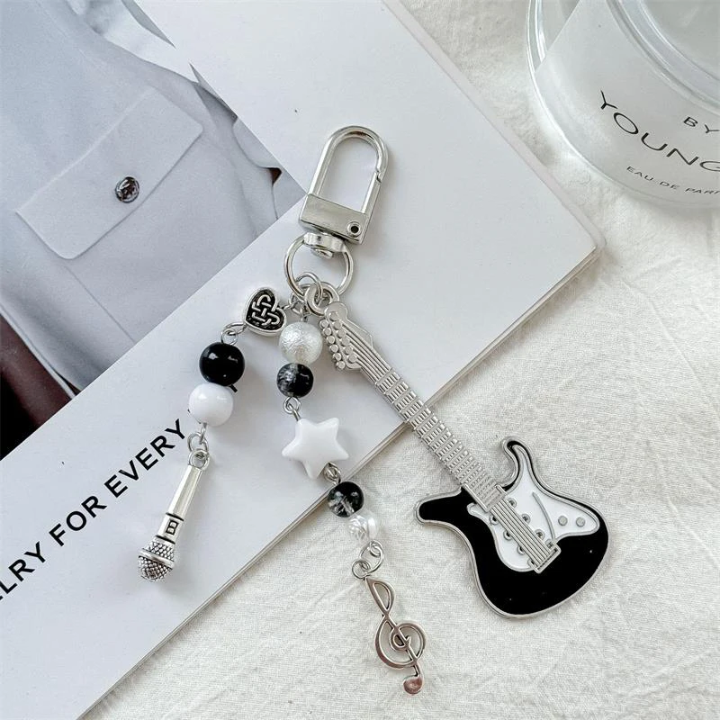 Trendige Gitarren-Mikrofon-Perlen Handykette Taschenanhänger Kreativer Süßer Schlüsselanhänger Rucksack-Anhänger Schmuck Geschenk für Mädchen – Detail 3