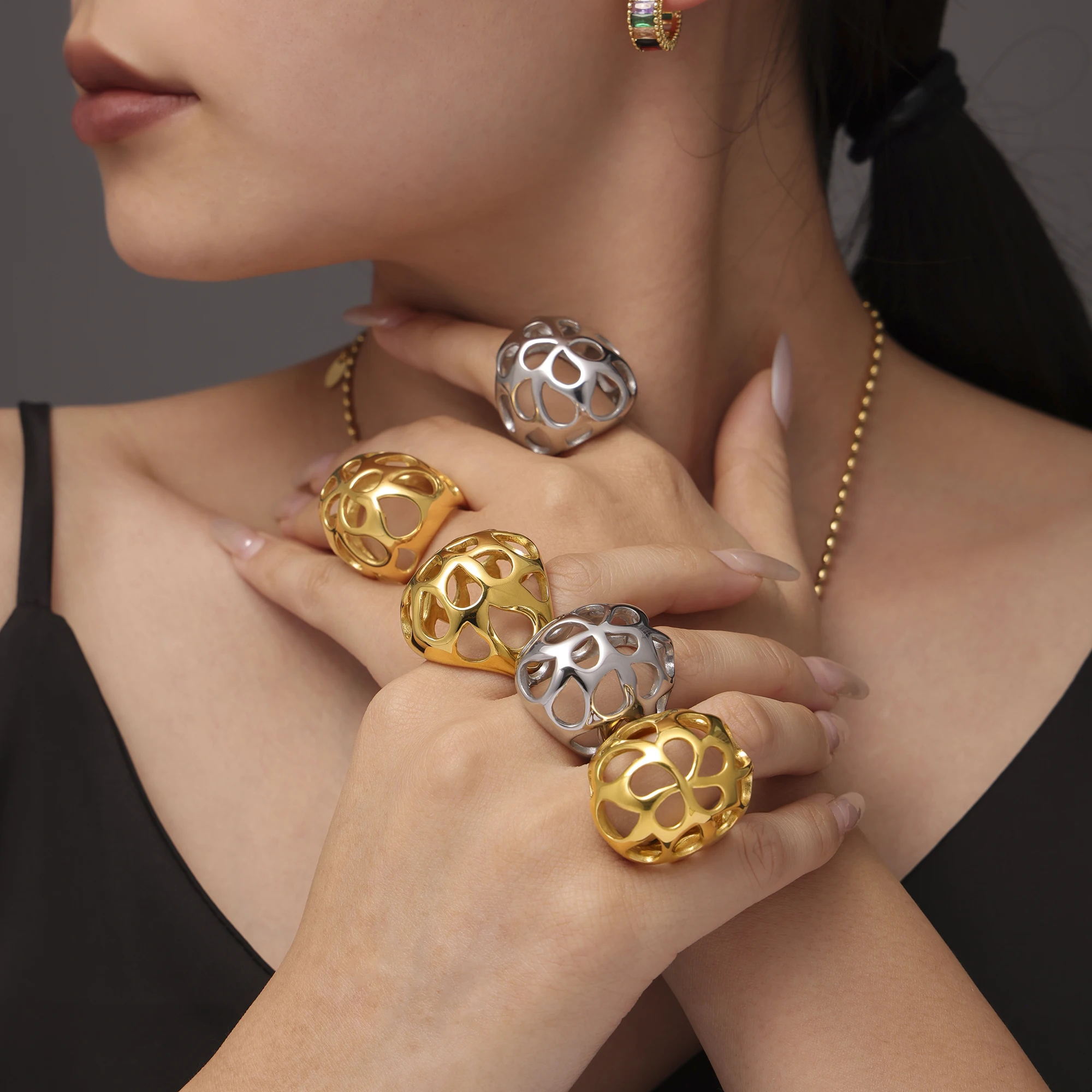 Unique Hollowed Sphere Ring For Women 18k Gold Plated Hyperbole Women\'s Stainless Steel Finger Rings Aesthetic Woman Jewelry