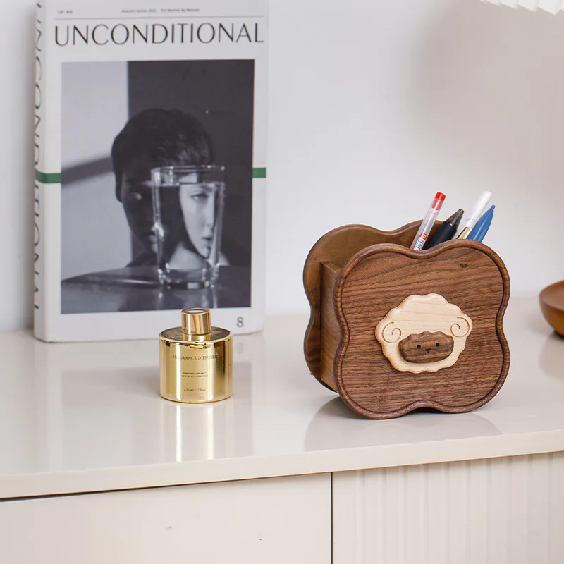 healing animal pen holder, solid wood splicing flower shape, study office decoration, multi-functional storage