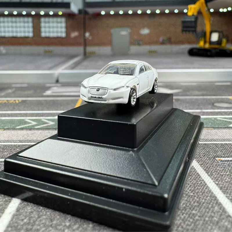 Schaal 1:148 Jaguar XF Wit Simulatie Legering Automodel Statische Display Collectible Toy Gift Souvenir Decoratie