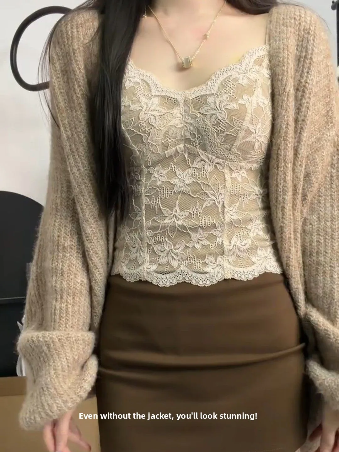 Elegant Lace Trim Vest Women's Inner Wear Warm Fleece Backless Underwear Tank Top V-Neck Regular Fit  Color Youth Fashion