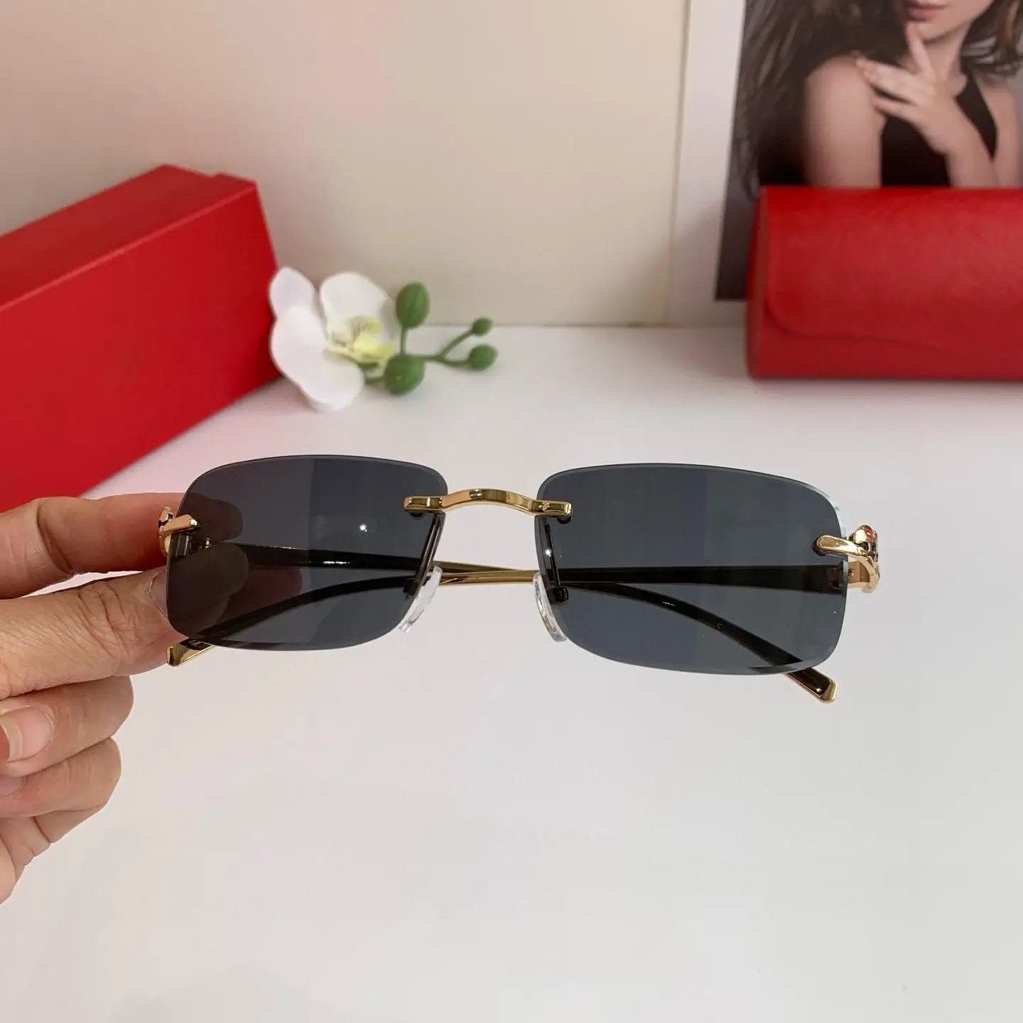 

New Luxury Frameless Sunglasses with Stylish Gold Gradient Lenses, UV Protection, Trendy Party, Beach, and Hip-hop Style.