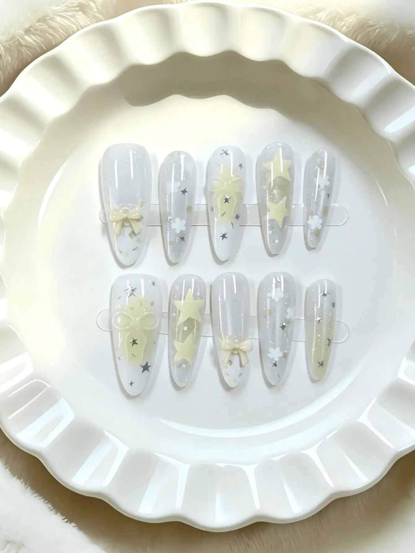 10 Pieces of Almond-Shaped Medium-Length Clear Nail Tips in Creamy Yellow with Star Embellishments, in a Sweet and Transparent Style, Featuring 3D Bow, Stars, and Gradient Designs, Using Nude-Toned Translucent Colors and 3D Decoration Techniques, Suitable for Young Girls and Young Women, Perfect for Daily Commuting, School, and Fresh Date Scenes, Comes with Jelly Glue and Nail File