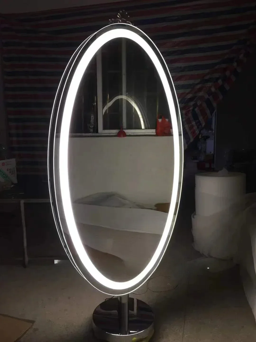 Double sided salon makeup mirror