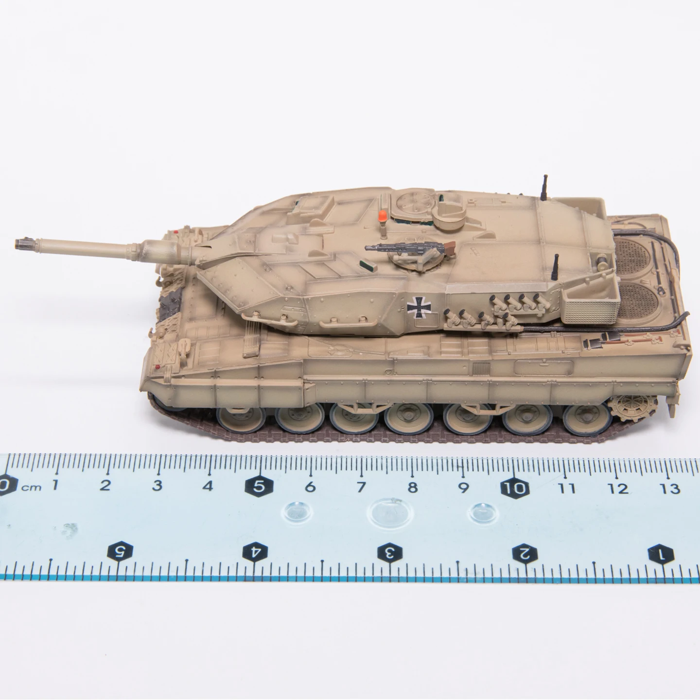 

Модель танка Leopard 2A5 (Германия), цвет пустыня, готовая статическая модель, 72 детали, PKF