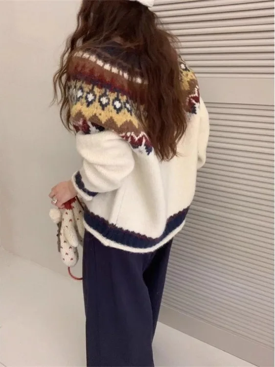 เสื้อไหมพรมถักสไตล์เรโทรสำหรับผู้หญิง ดีไซน์แฟชั่นฤดูหนาว ทรงหลวม คอกลม ให้ความอบอุ่น นุ่มฟู เหมาะสำหรับวันหยุด