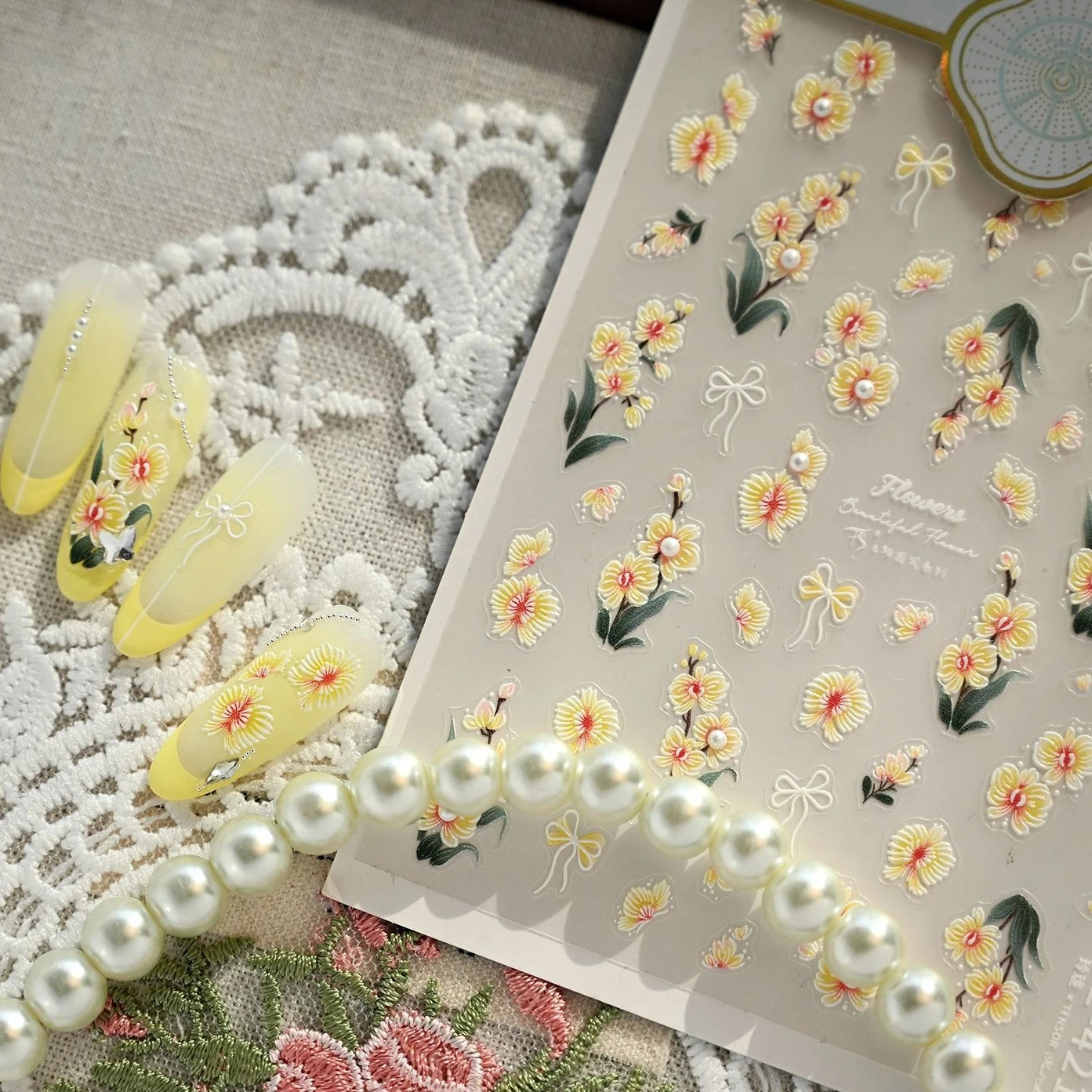 Autocollants de décoration pour ongles, fleur jaune clair, nœud papillon, pétale brodé, feuille de Rose, bourgeon de fleur de pêche, perle, DIY bricolage