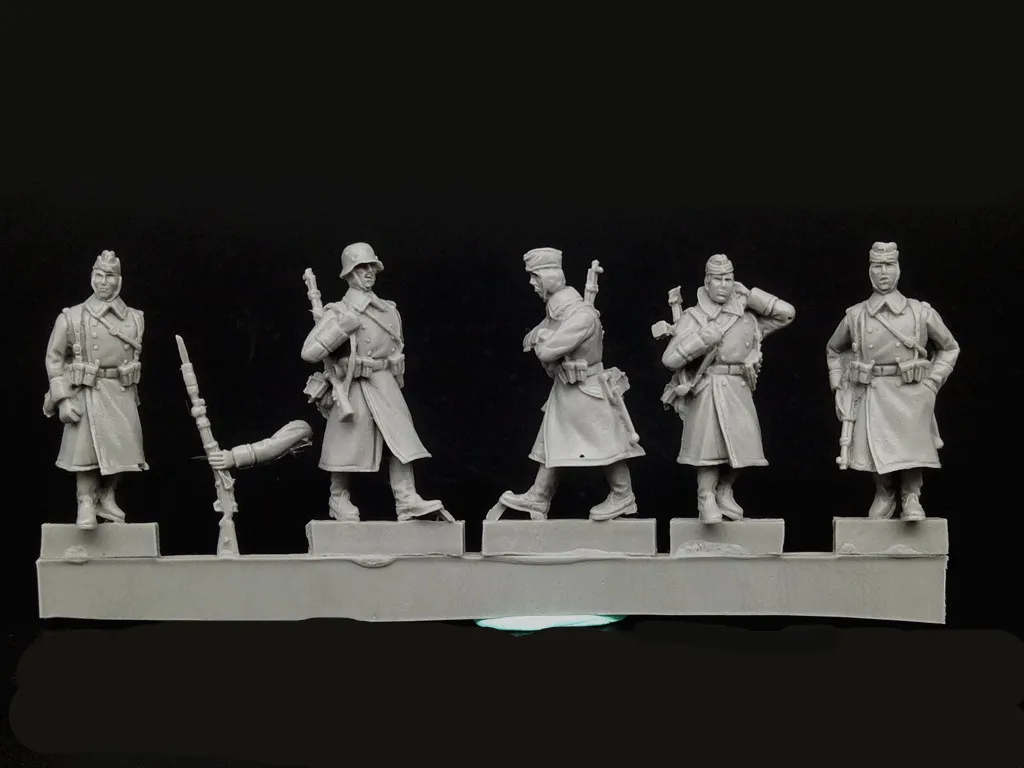 Resin Soldier 1/72 GKWinter Coat Marching Walking 5 Soldiers Unassembled Uncolored Free Shipping