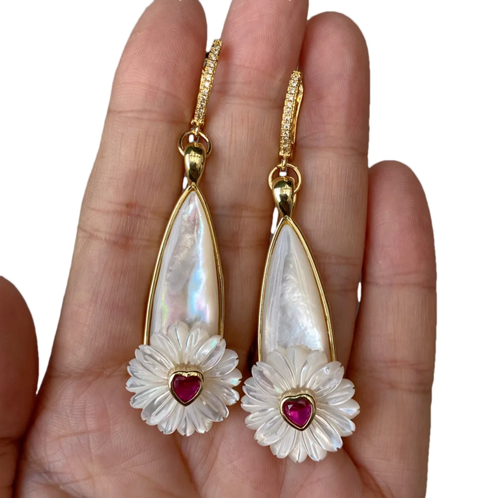 Y·YING Vintage Carved White Shell Daisy Mother Of Pearl Dangle Earrings With Heart Pink Zircon Gold Plated Huggie Hoop Earrings
