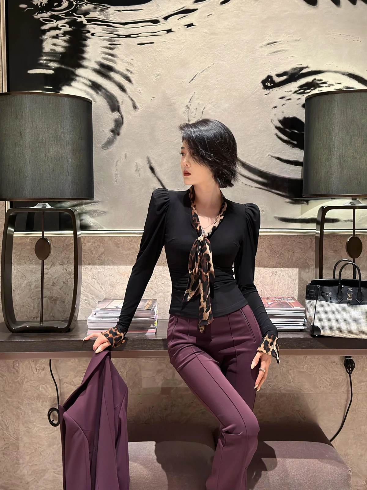 

XULU Original Crystal Linen Leopard Print V-Ne Bubble Sve T-irt Women's Slim Fit Base irt Faionable Belted Design