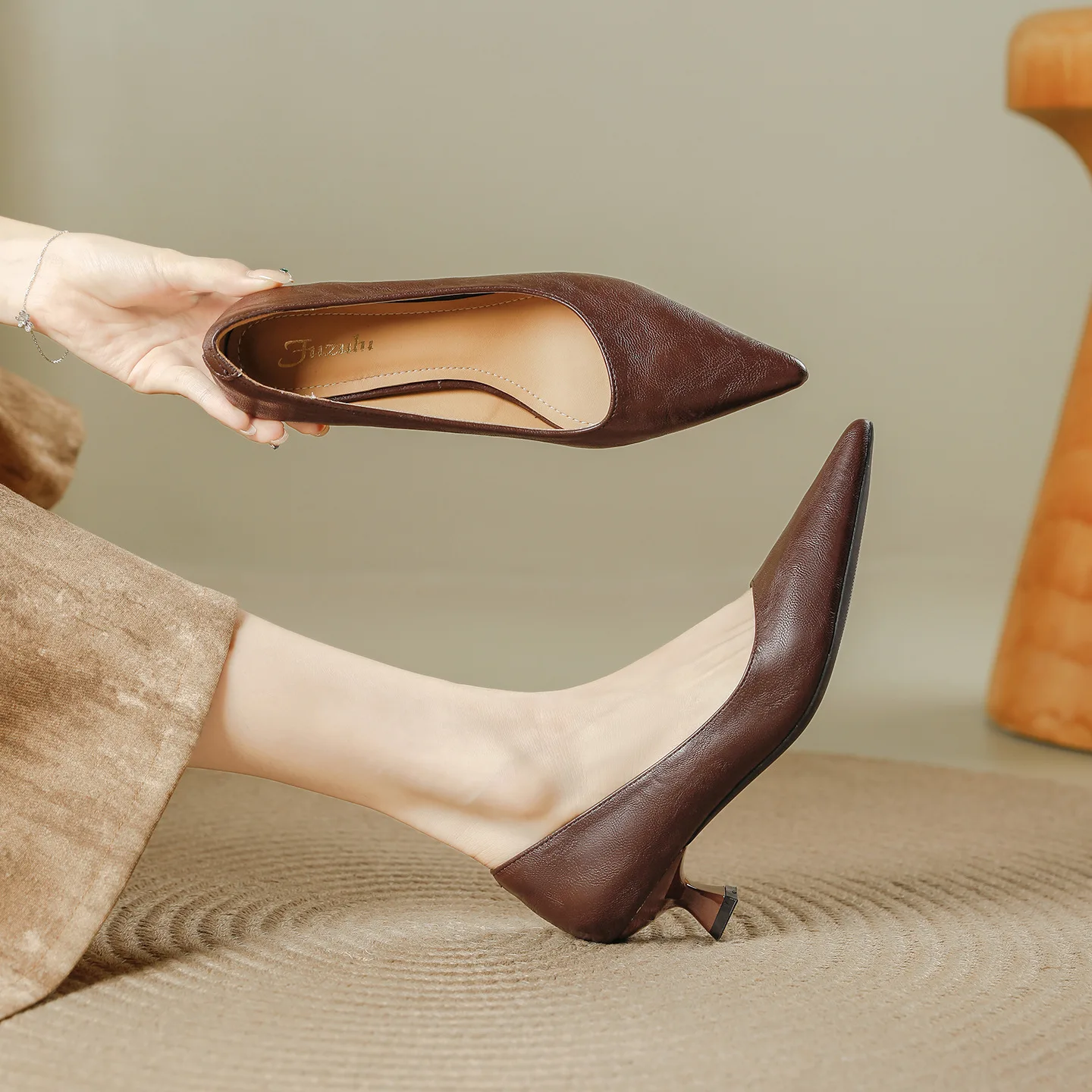 Simple Retro Pointed Head Shallow Mouth Single Shoes Women's Temperament Versatile Professional Commuting Feet High Heels