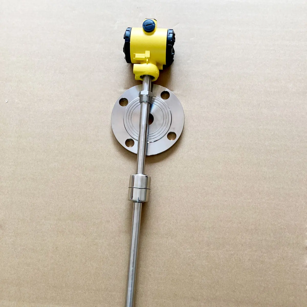 Trasmettitore di livello a galleggiante magnetico Regolatore dell'acqua Carburante Liquido Verticale 4-20mA Sensore continuo Sensore di livello del misuratore dell'olio