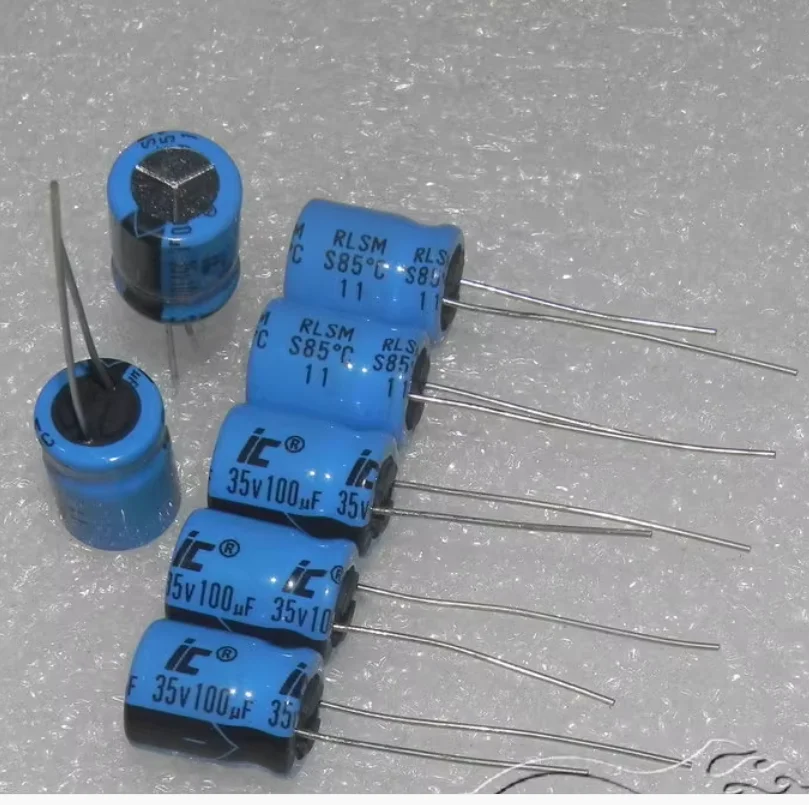 

IC 35V 100UF Серия RLSMIC усовершенствованный высококачественный алюминиевый электролитический конденсатор для поверхностного монтажа. Размеры: 10*13 мм