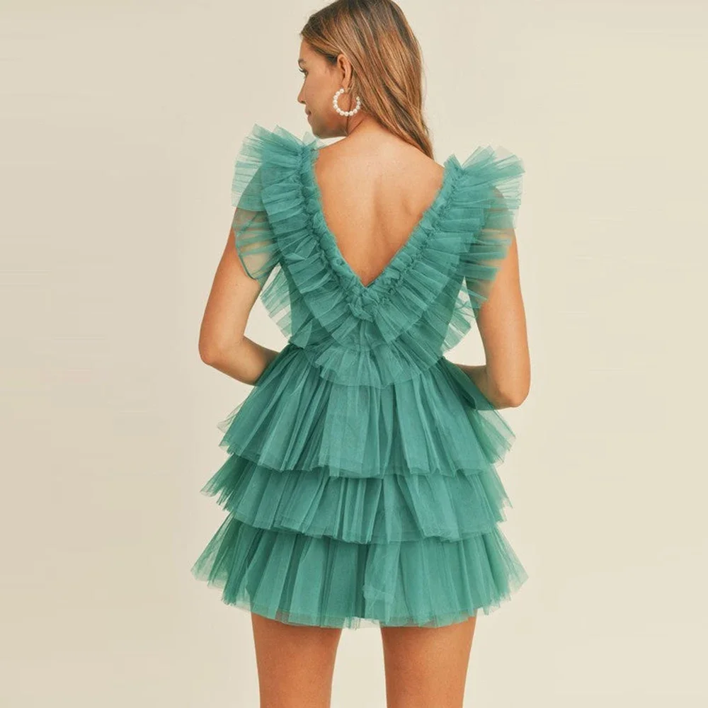 Yalin Eenvoudige A-lijn Homecoming Jurken V-hals Mouwloze Mini Prom Party Gown Elegante Backless Tiered Tule Cocktail Jurk