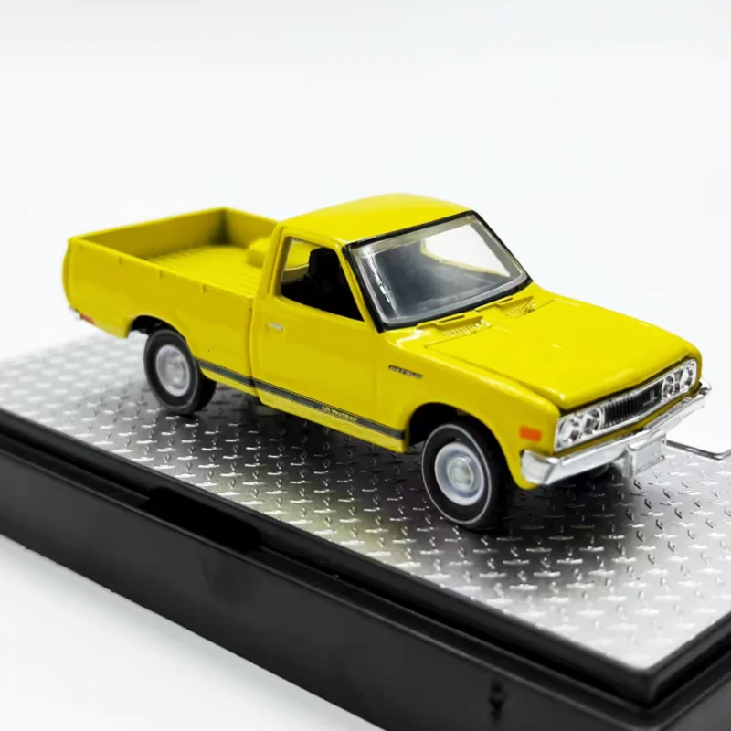 Diecast Alloy 1:64 Scale Datsun 1976 Pickup Truck Cars Model Green Adult Toys Classics Souvenir Collection Gifts Static Display