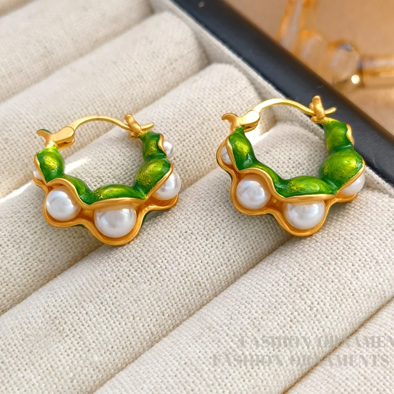 

New Arrival Retro Light Luxury Green Pea Shaped Earrings White Glass Pearl Trendy Niche Design Fashion Trendy Ear Buckles Hoop