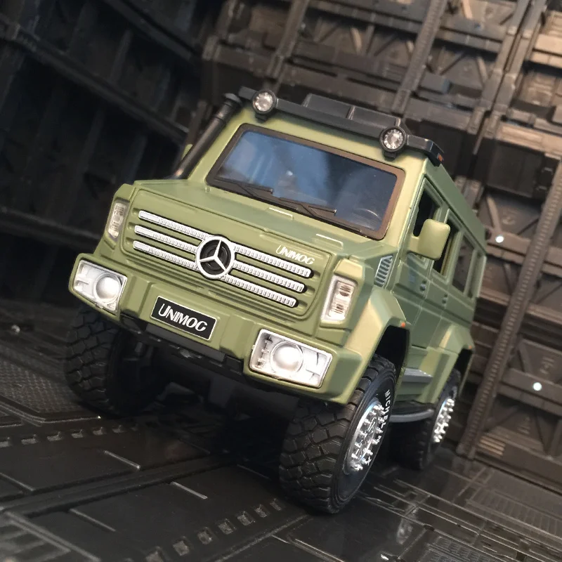 

simulate Mercedes-Benz Unimoc U5000 alloy car model boy acousto-optic pull back off-road vehicle toy door can be opened.