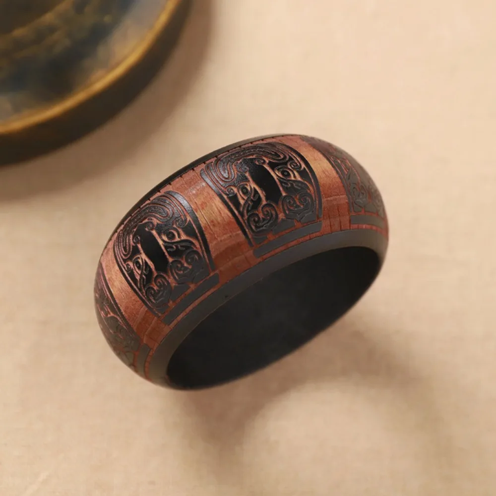 ギフトレトロ彫刻木製バングルカラフルなラウンド中国風ブレスレットワイド手作りエスニックスタイルバングル文学アクセサリー