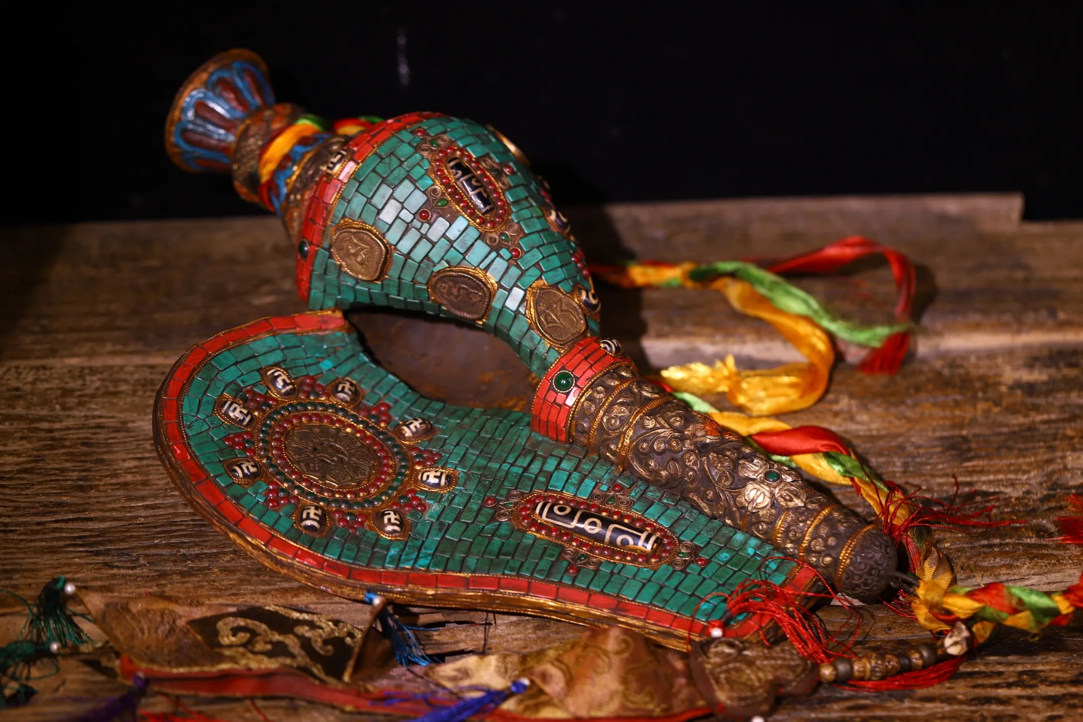 Old Natural Conch Painted Mosaic Gem gZi Beads Turquoise Six-syllable mantra Buddha Conch Worship Hall Town house