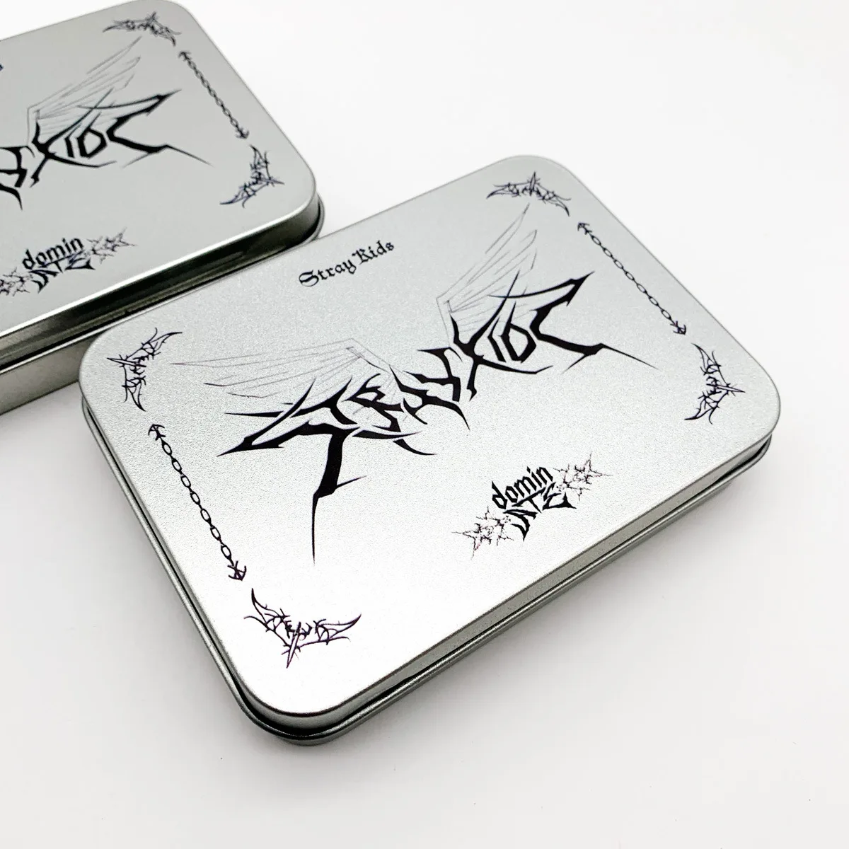 Straykids Skz صندوق حديد 11.5*8.5*2.2 سنتيمتر صندوق تخزين بطاقة تخزين صندوق تخزين Hwanghyun فيليكس Bangchan Changbin Han Seungmin في Leehnow Kpop