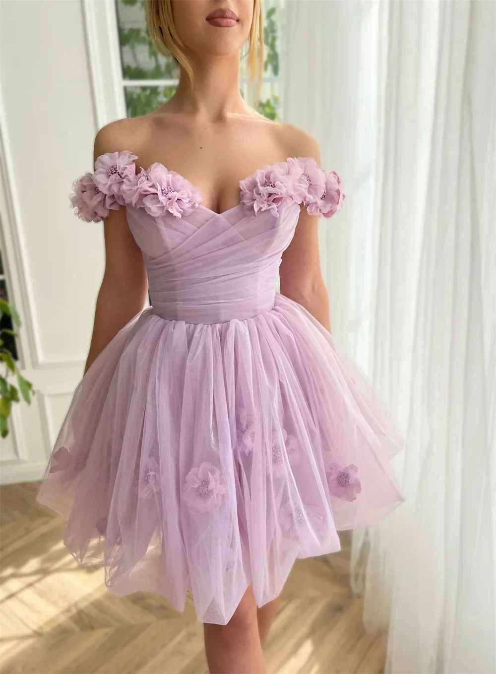 Elegantes lila Blumen-Minikleid, Abschlussballkleid, Heimkehrkleid, formelles Anlasskleid, besondere Anlässe, individuell gestaltet