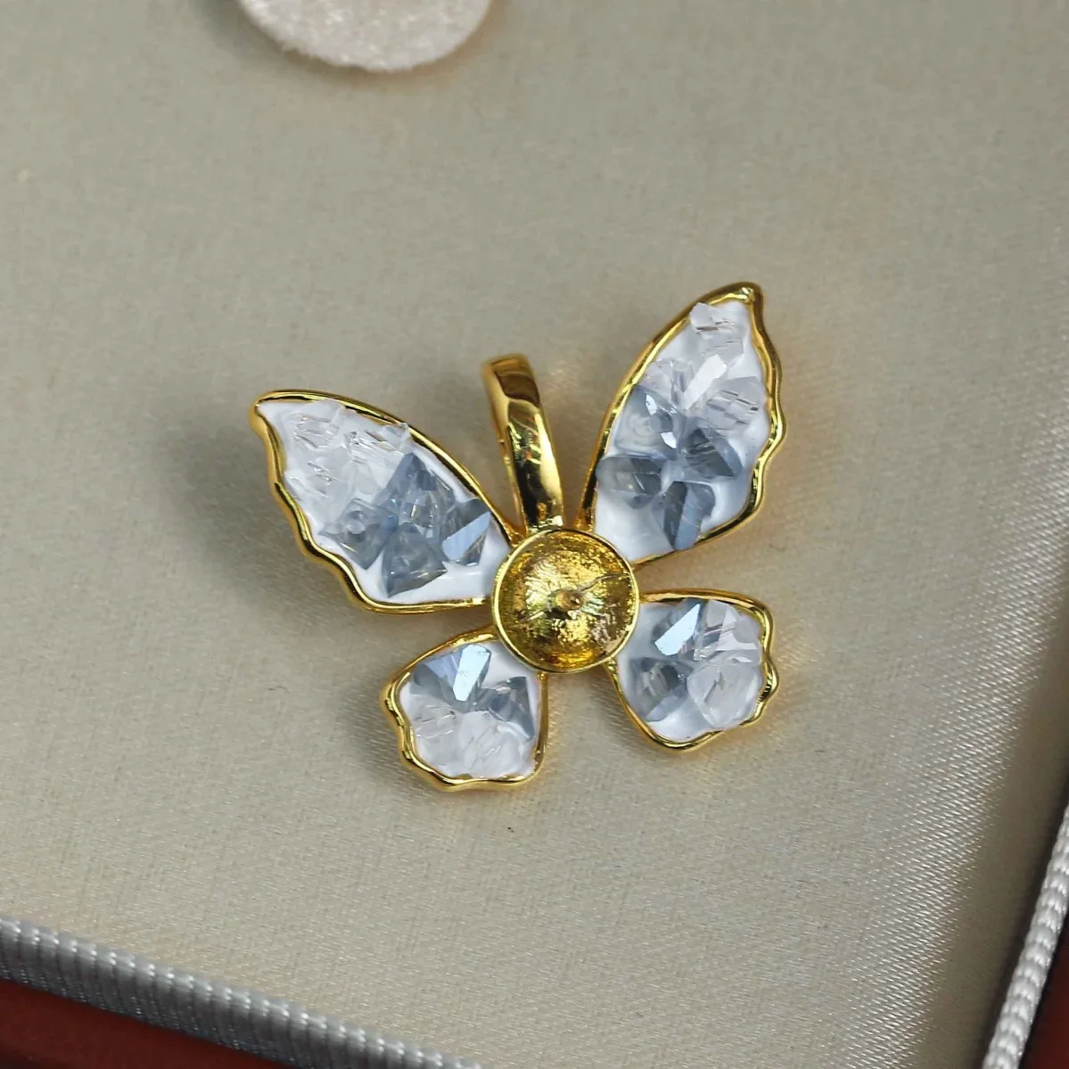 Brass Gold Plated Exquisite Butterfly Pearl Pendant Blank Setting, Niche Stylish Versatile DIY Necklace Accessories For Women