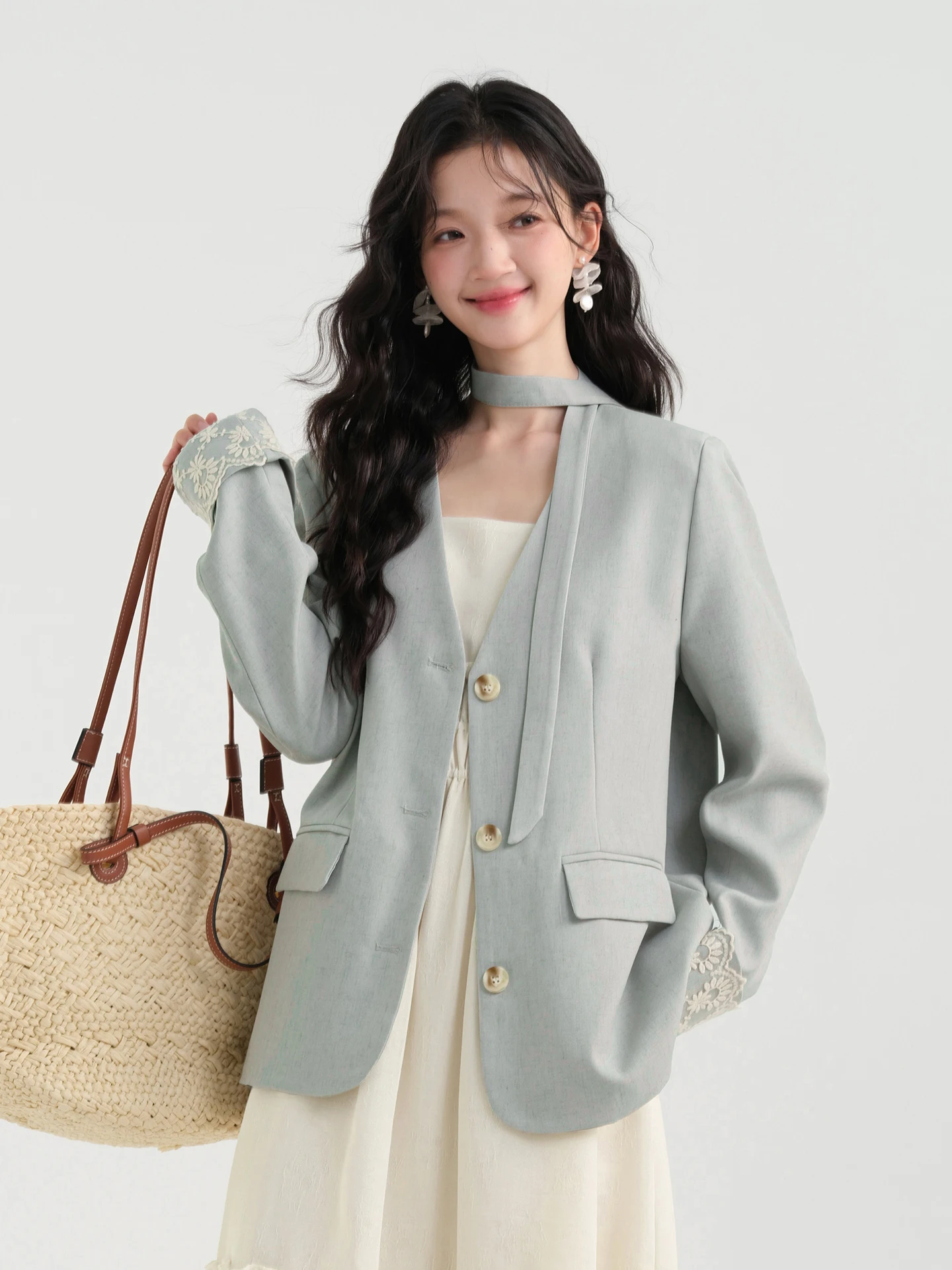 

Женский свободный пиджак с поясом, высокими разрезами, длинными рукавами, V-образным вырезом, из дышащего полиэстера, весенняя новинка, модный