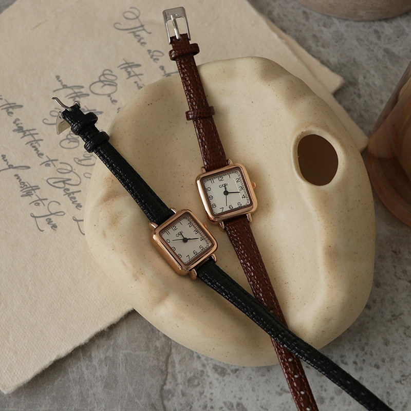 New Women'S WatchStudent StyleVintage And Artistic Design, Leather Strap, Simple And Elegant, Small Square-Shaped Ladies' Watch.