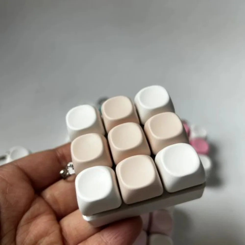 

New DIY Keyboard Fidget Keychain Keys Button Keycap Finger Keyboard Cap 4/9Keys Pass The Time Clicker Toy Adult