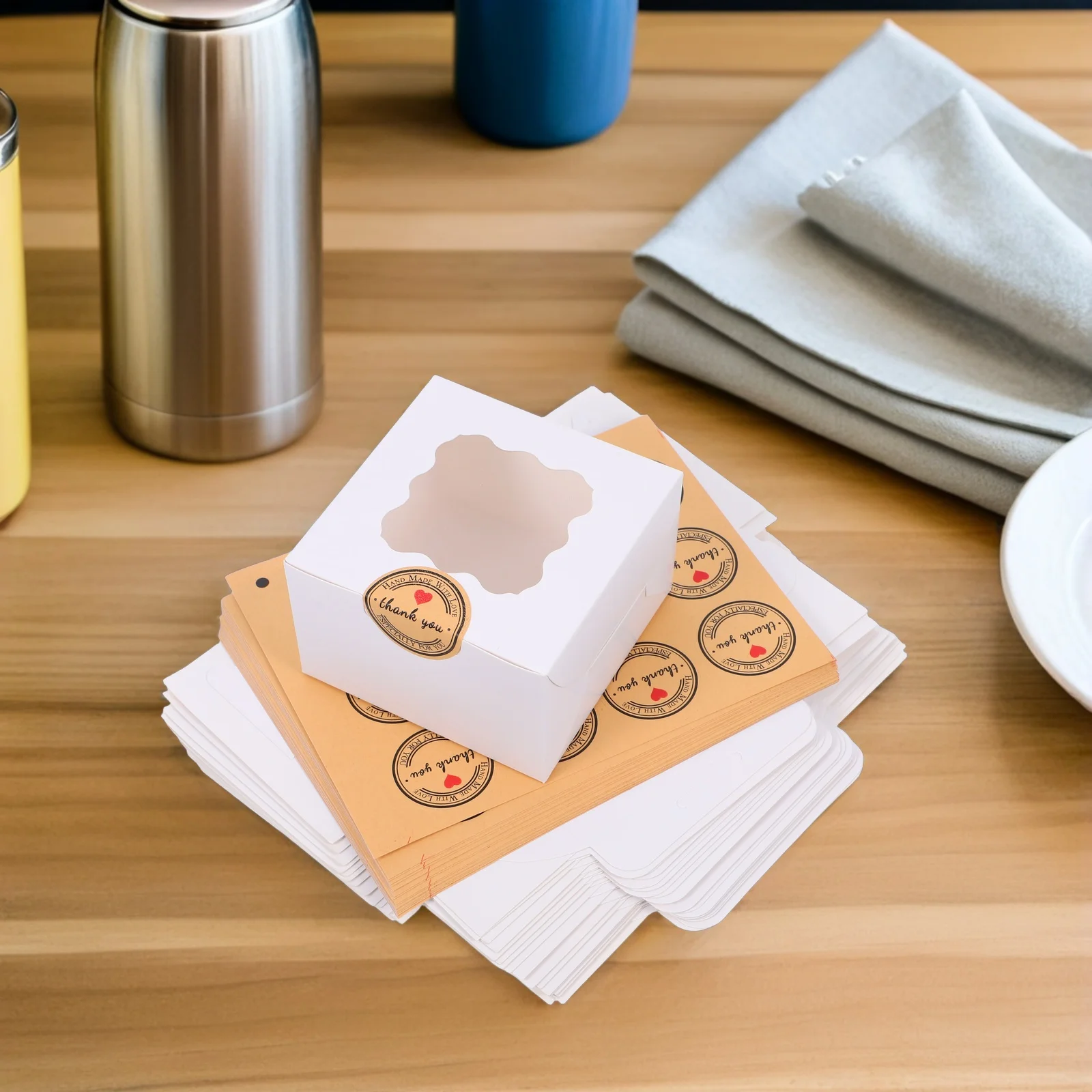 20 szt. białych pudełek piekarniczych 10,2x10,2x6,4 cm z przezroczystym okienkiem do pakowania makaroników i ciast, wytrzymałe papierowe pudełka na desery, pudełka na wynos.