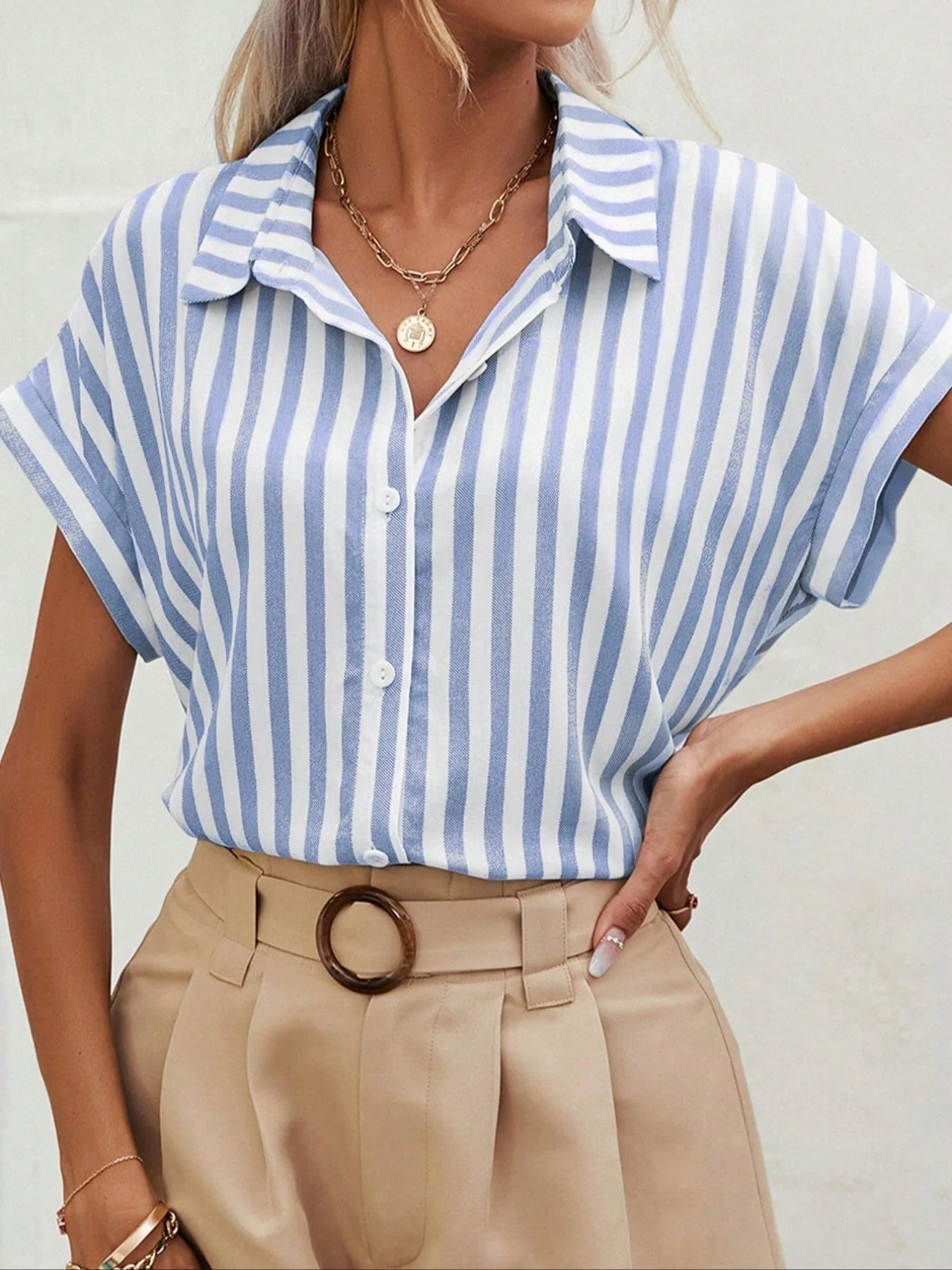 Camicia da donna con bottoni e stampa a righe sul davanti, top casual con colletto a maniche corte per l'estate, abiti da donna per l'uso quotidiano