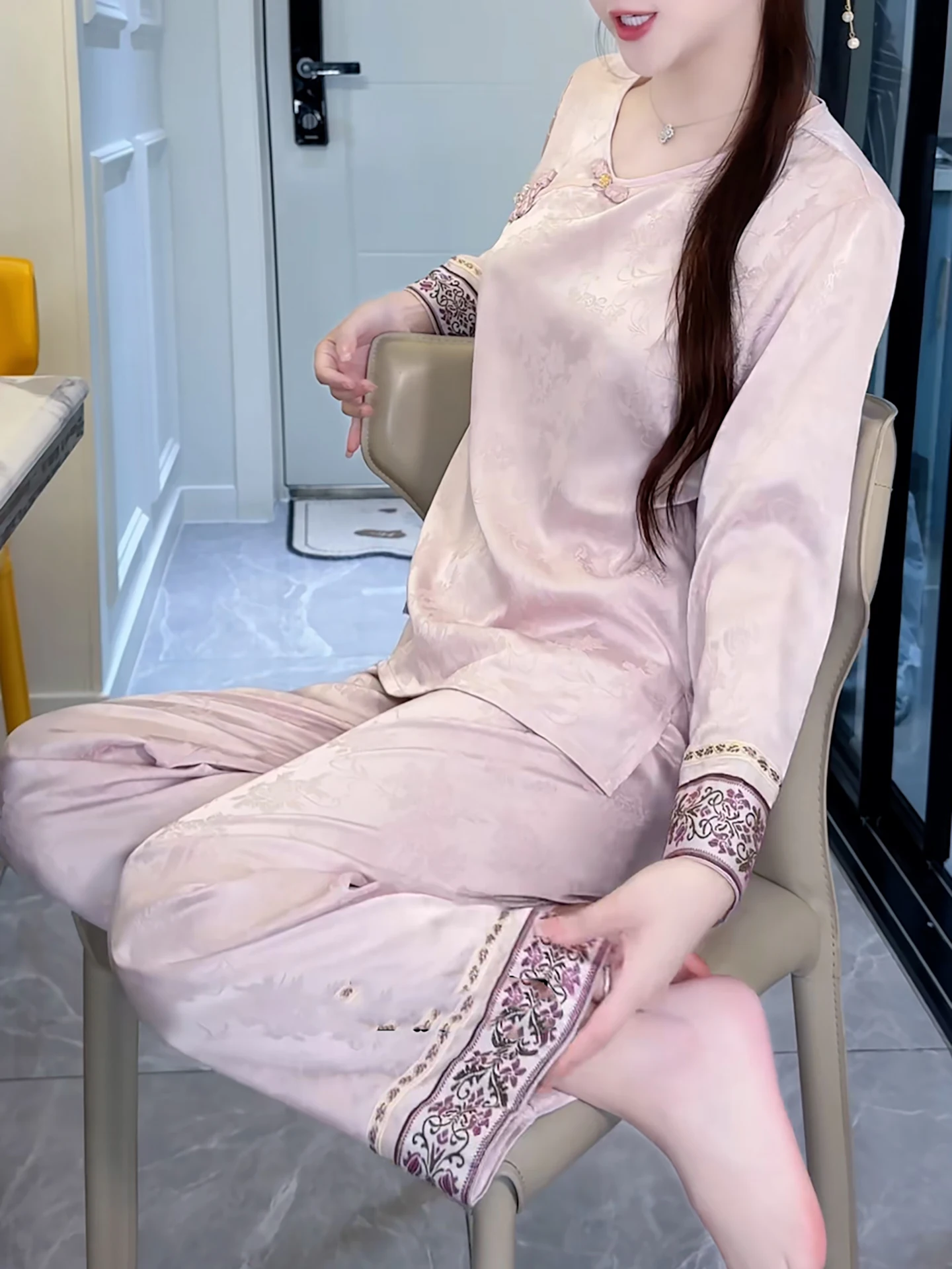 elegante-conjunto-de-pijama-de-seda-helada-bordado-ropa-de-casa-de-estilo-chino-tradicional-a-la-moda-ajuste-holgado-manga