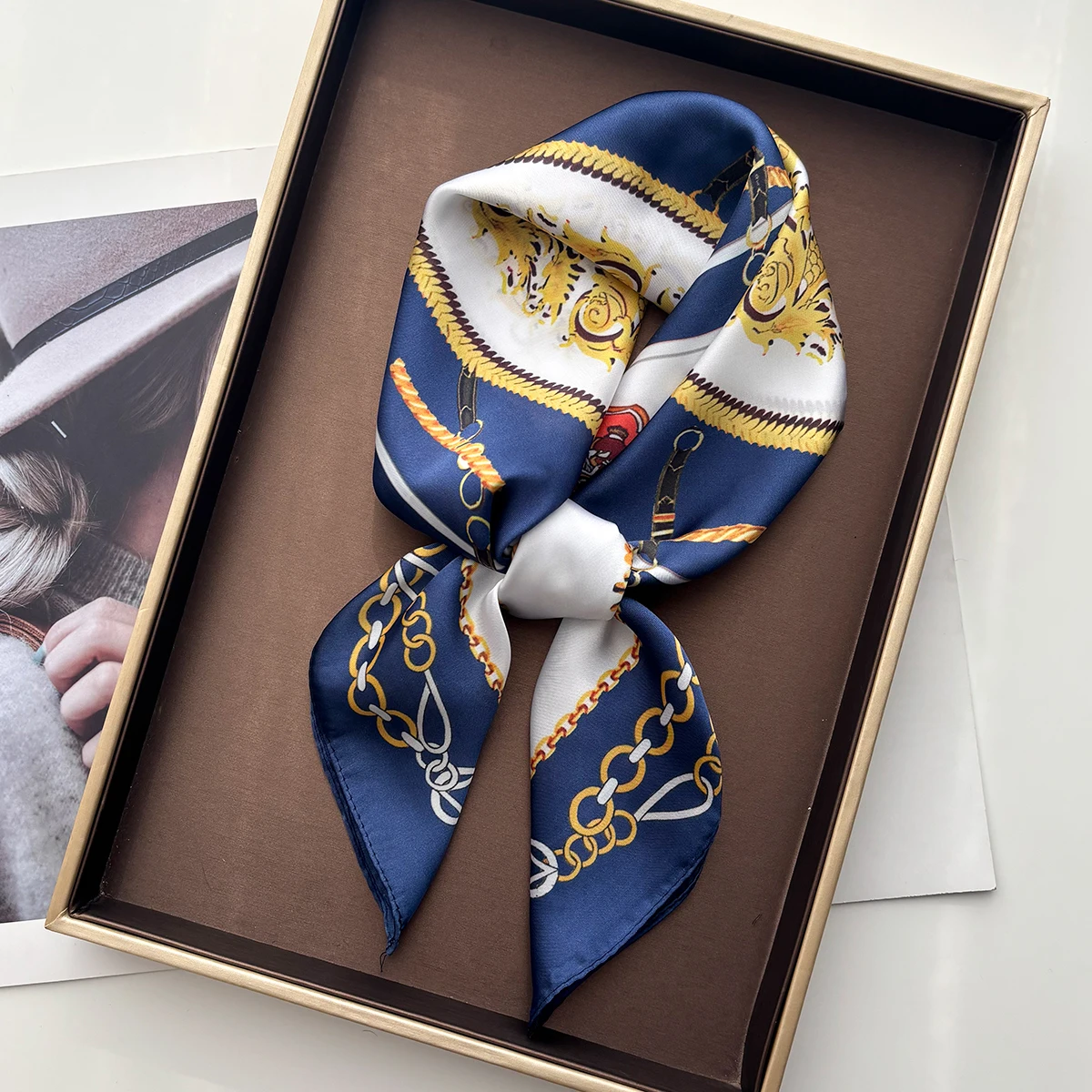 

Роскошный квадратный шарф с цепочкой и принтом для женщин, элегантный женский хиджаб, шейный платок, шаль для путешествий, мягкие шелковые шарфы с имитацией пятен