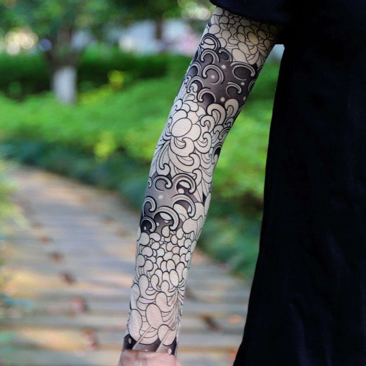 Ultra thin seamle Tattoo Flower Arm For Men Women Cool Travel Cycling Elastic Scratch Resistant Sunscreen Arm Sleeves Accessorie view 2