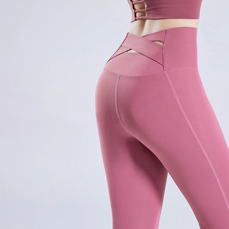 Nuovi pantaloni sportivi ad asciugatura rapida Pantaloni da yoga da corsa attillati Pantaloni da fitness incrociati elasticizzati all'anca color pesca a vita alta da donna