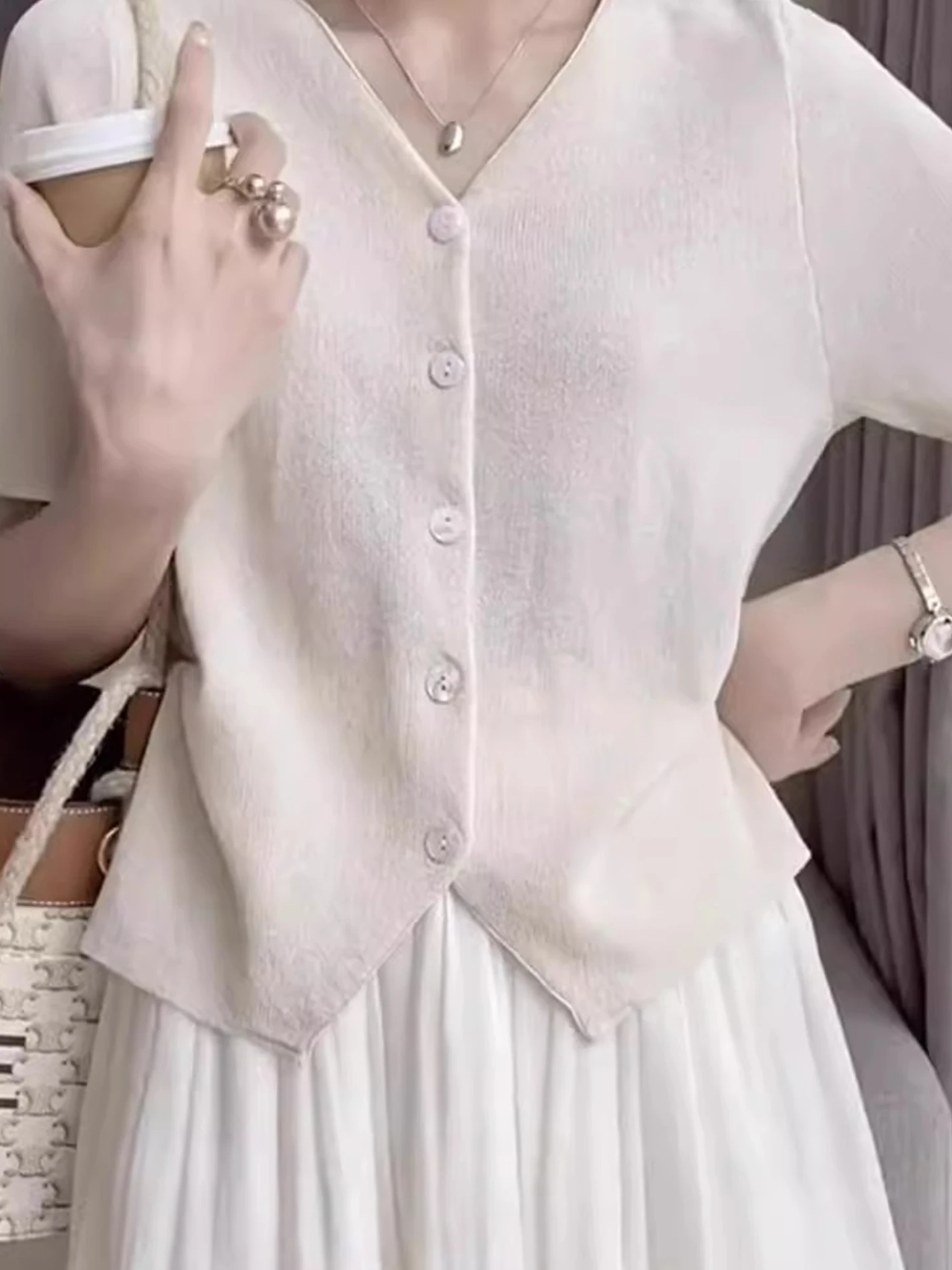 Or sve v-ne malha de seda gelo amigável à pele casual verão cardigan único botão cor pura feminino faion topo