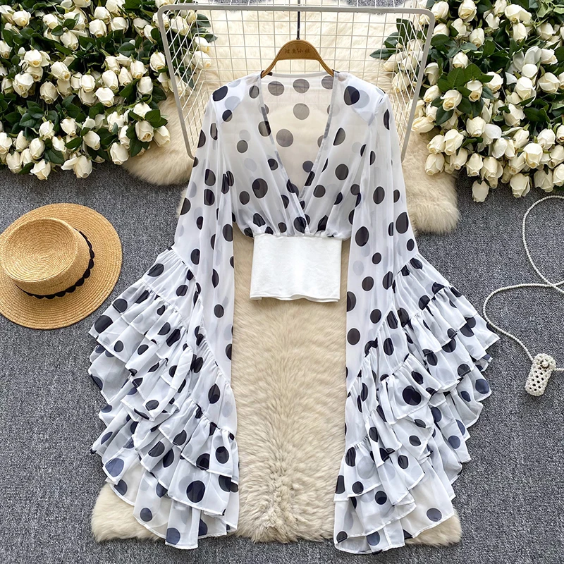 เสื้อเชิ้ตผู้หญิงสไตล์ลำลองแบบใหม่สำหรับฤดูใบไม้ร่วงและฤดูใบไม้ผลิ คอวี แขนบานลายจุด แต่งผ้าแบบ Patchwork ช่วงเอวเข้ารูป เสื้อผ้าแฟชั่นสำหรับผู้หญิง