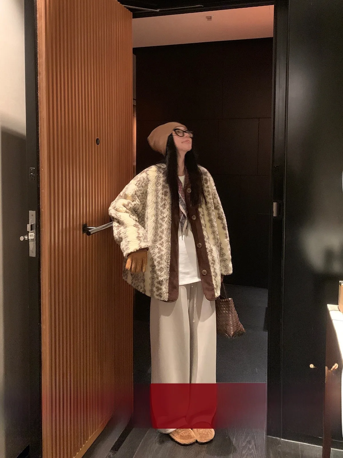 

Double-Sided Wear Thiened Cotton Jaet Women's Winter Outerwear Loose Retro Design Inteated Leather And Fur Coat