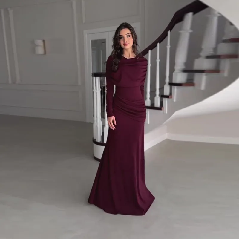 

Новое летнее женское платье 2026 года: элегантное, однотонное, облегающее, стройнящее