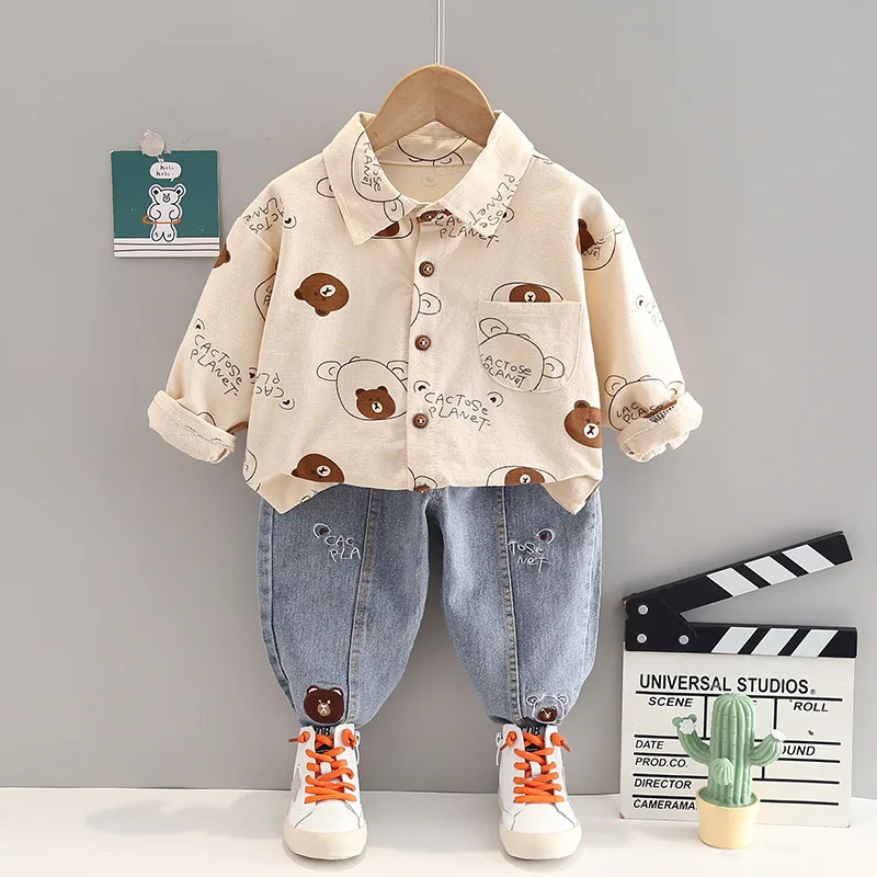 Frühling Herbst Neues Baby Jungen Kleidungsset Vollbedrucktes Cartoon-Bären-Langarmshirt + Jeans 2-teiliger Anzug für 1-5 Jahre alte Kinder Freizeitoutfit