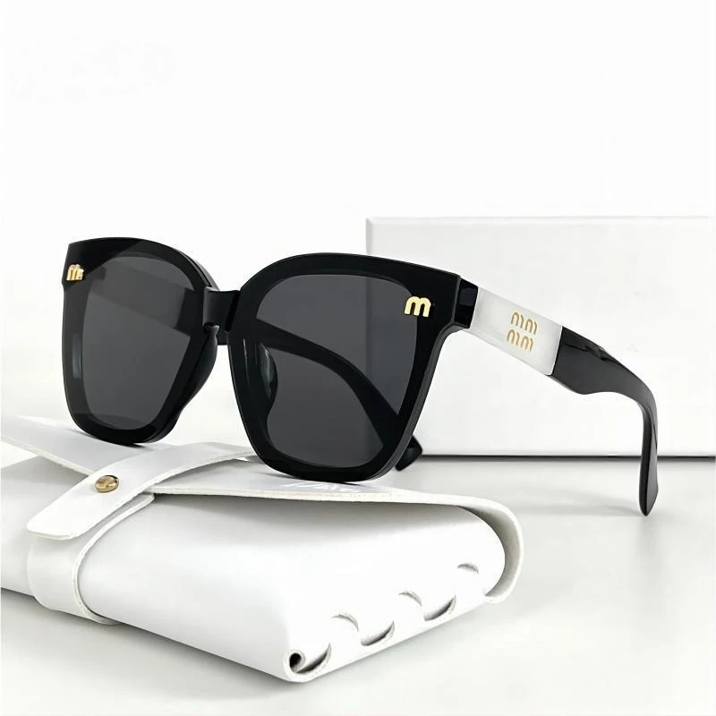 2026 New Fashion Fashion Brand Luxury Designer Sunglasses Men Trendy Square Letter Sun Glasses Women Casual Shades Gafas De Sol