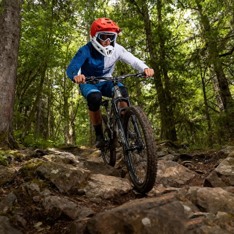  Ventilated Off Road Bike Helmet Comfort Construction Secure For Rough Terrains