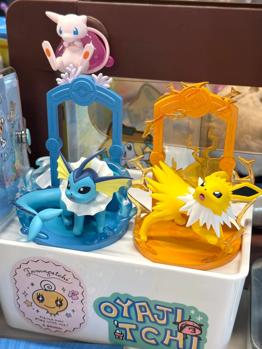 veritable-pokemon-eevee-vaporeon-jolteon-flareon-anime-figurine-kawai-modele-jouets-decoration-de-bureau-enfants-cadeaux-surprise
