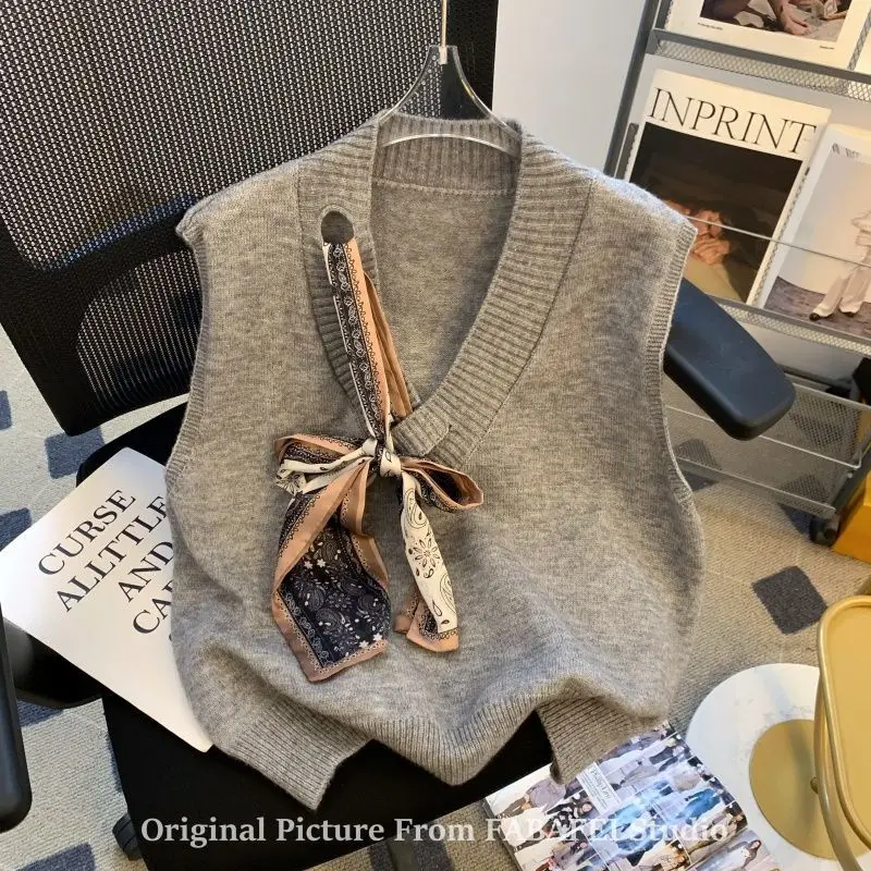 Gray V-neck Bow Vest Vest Women's 2025 Spring Design High-level Knitted Vest