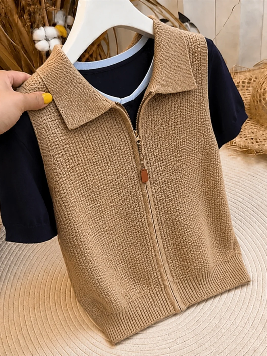 Fall 2026 New Arrival Women's Knitted Zipper Vest Stylish Slimming Age-Defying Versatile Turn-down Collar Outerwear