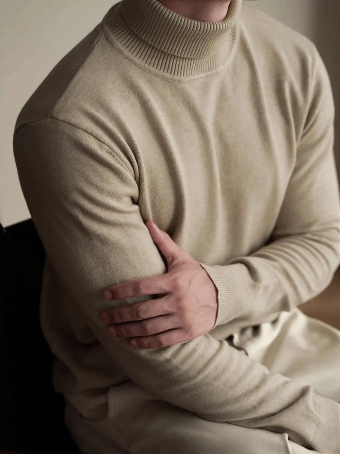 

Men's Beige Minimalist Turtleneck Sweater, Soft Knit for Casual Daily Wear