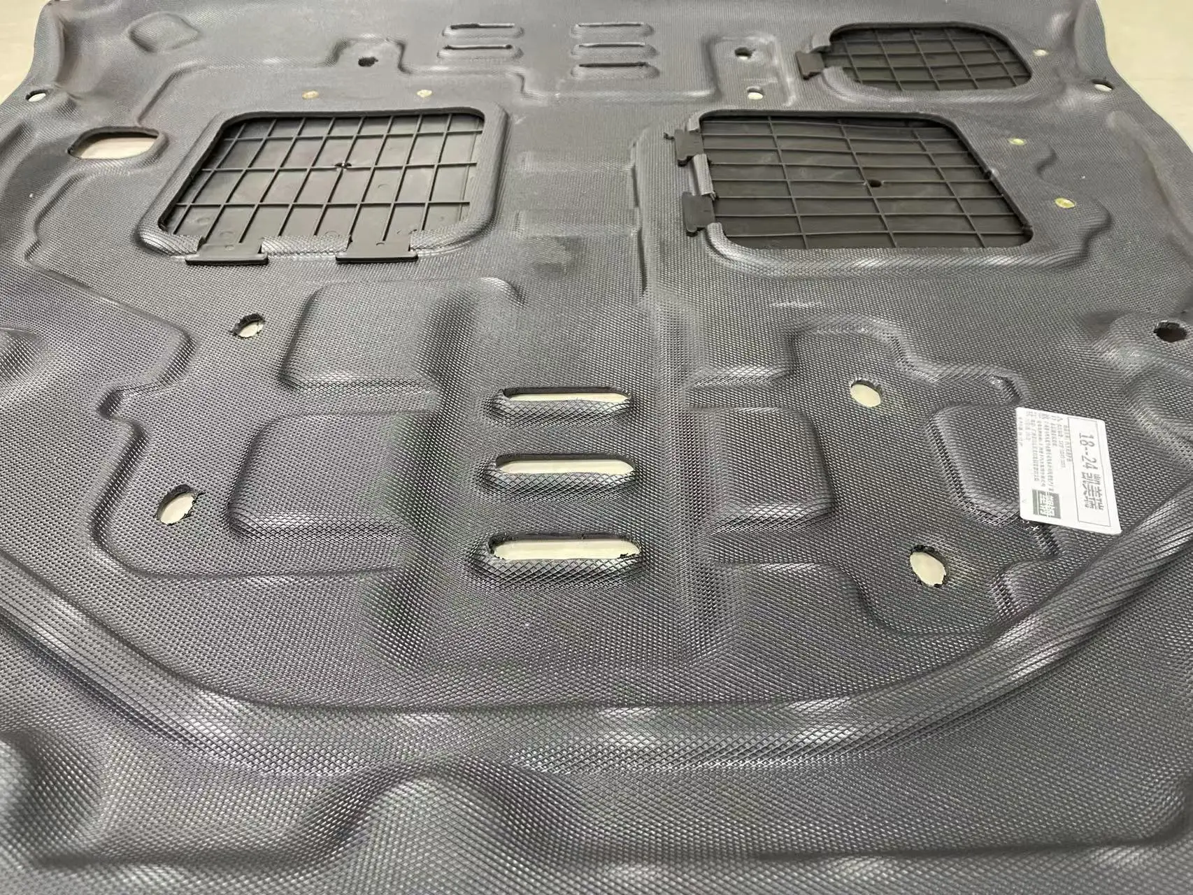 Plaque de protection noire sous le moteur pour Toyota RAV4, pare-boue, couvercle de garde-boue, protecteur de garde-boue, 2020-2024