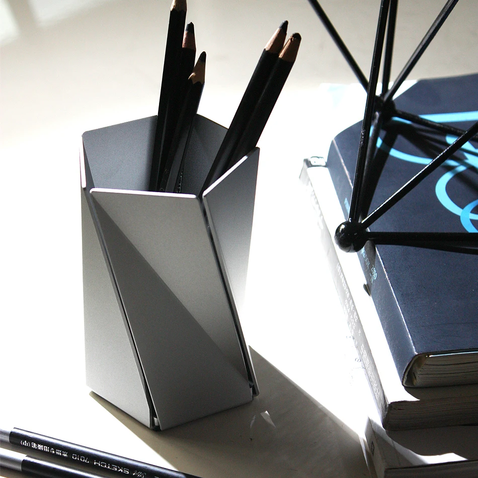 Creative Metal Twist Aluminum Alloy Pen Holder Simple Desktop Storage High-End Stationery