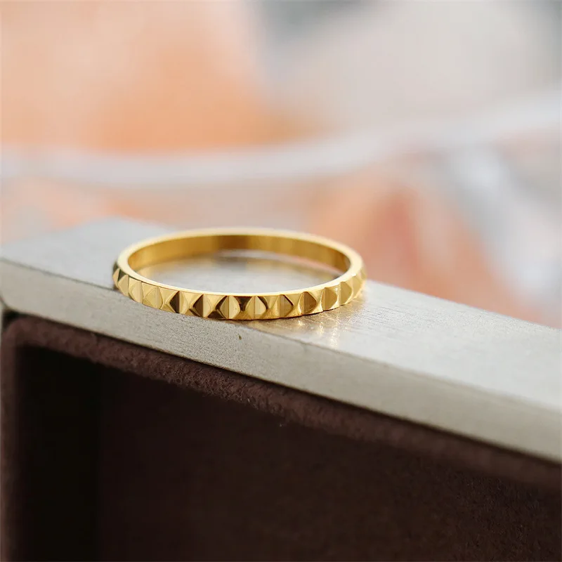 Stainless Steel Rivet Rings Punk Charm Pyramid & Dangle Circle Rings For Men Women Minimalist Jewelry for Wedding Gift